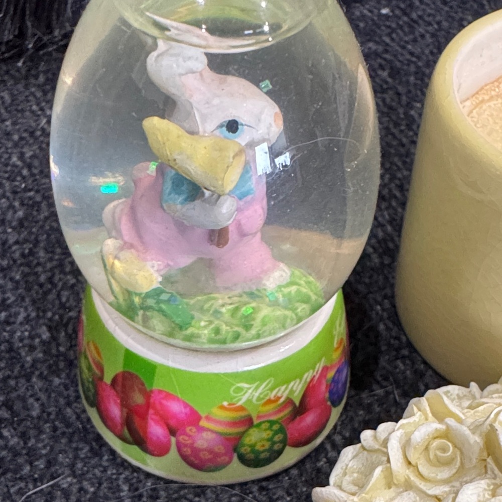 Vintage Bunny Globe & Floral Candle Set - Picture 3 of 4